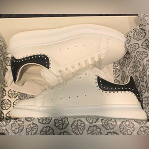 McQueens mens 9.5-10 US